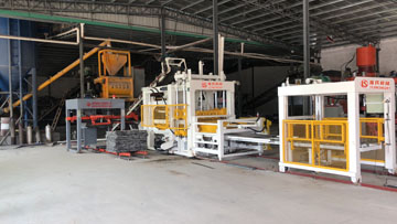 PC磚、透水磚生產(chǎn)現(xiàn)場(chǎng)